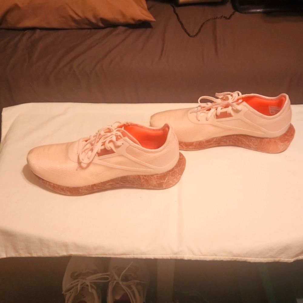 Reebok - Picture 3 of 6